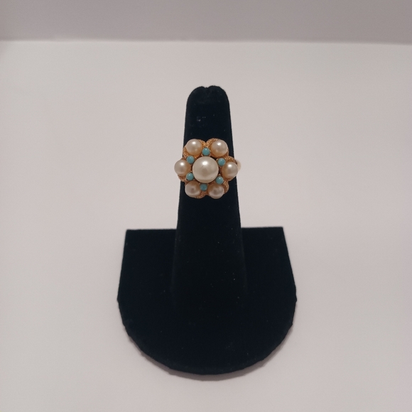 Avon Jewelry - Vintage Avon Lustre Ring